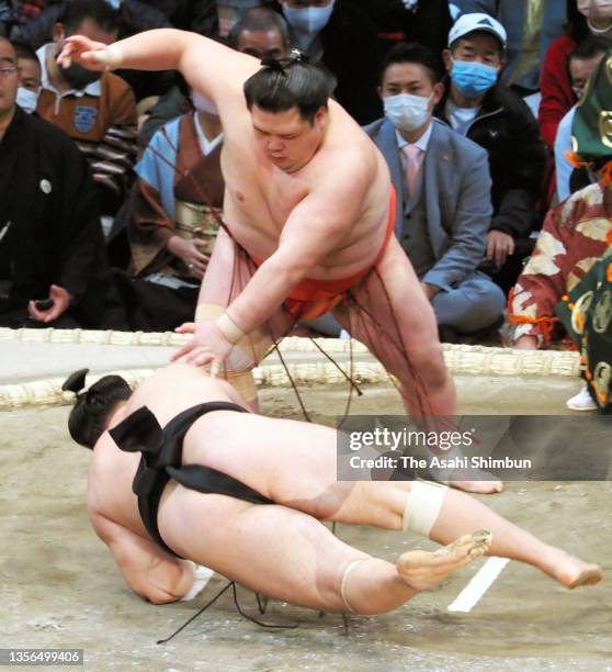 Onosho throws komusubi Kiribayama to win on day ten of the Grand Sumo Kyushu Tournament at the Fukuoka Convention Center on November 23, 2021 in...