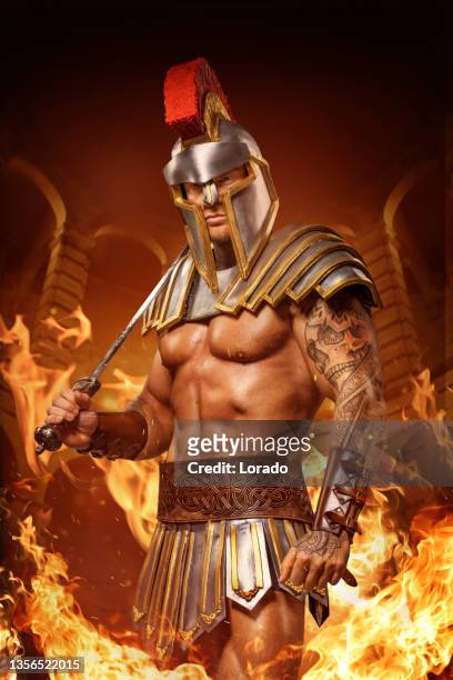un gladiador guerrero pelirrojo en una arena de lucha - armadura fotografías e imágenes de stock