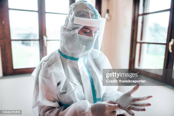 doctors under pressure at the hospital - italy covid stock pictures, royalty-free photos & images