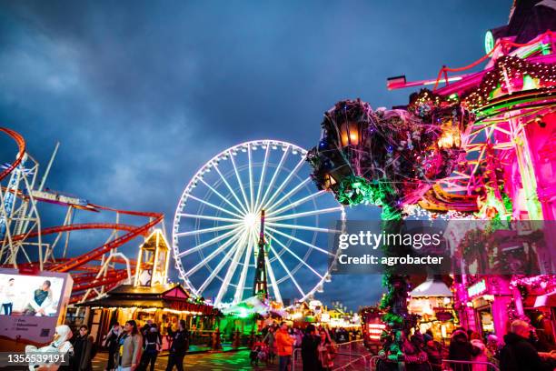 winter wonderland - christmas themed amusement park in hyde park, london, uk - winter wonderland 個照片及圖片檔