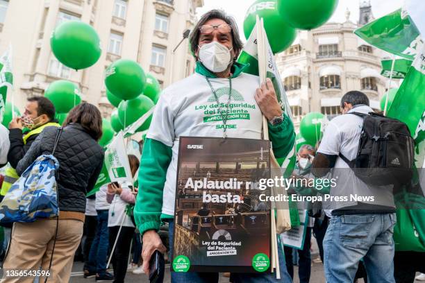 Man with a sign that reads: `Aplaudir no basta', in a protest by nurses, in the Plaza de las Cortes in front of the Congress of Deputies, on December...