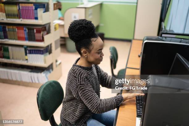 Desktop Computer Library Photos and Premium High Res Pictures - Getty ...