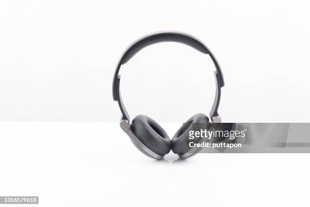 black headphones, wireless headphones isolated on white background - leitor de cd portátil imagens e fotografias de stock