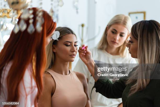 make-up masterclass - beautician client stock pictures, royalty-free photos & images