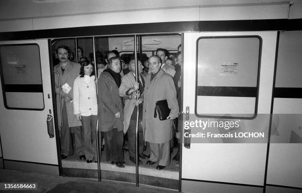 135 Train De Banlieue Stock Photos, HighRes Pictures, and Images