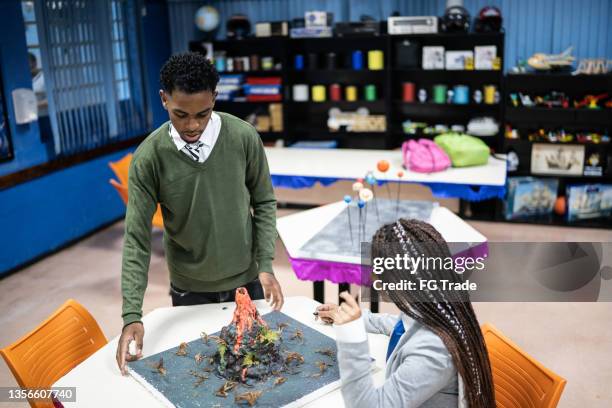 Highschool Student Science Fair Photos and Premium High Res Pictures ...