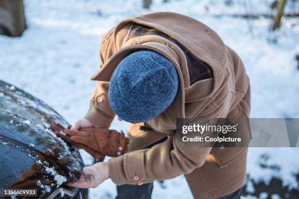 problem with vehicle in snowy weather. - storm damage stock pictures, royalty-free photos & images