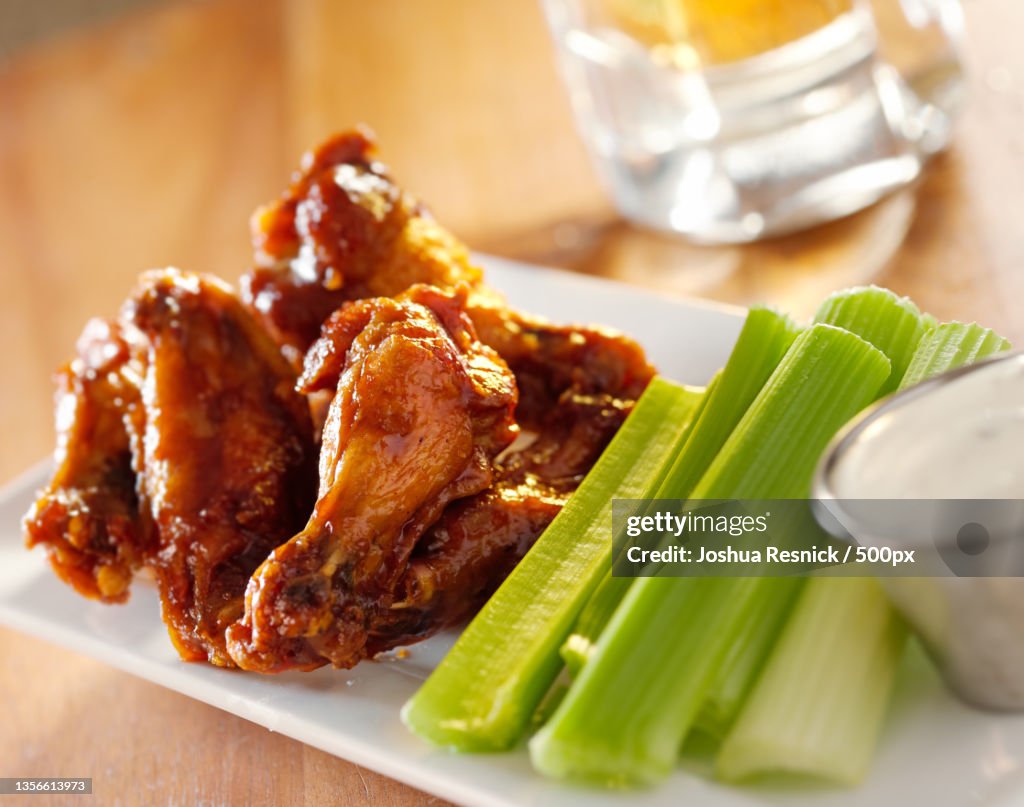 Bbq buffalo wings with celery and ranch