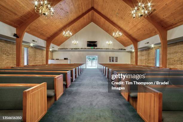 a church interior - banco de igreja imagens e fotografias de stock
