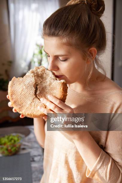 Smelling Bread Smelling Fresh Bread Photos and Premium High Res Pictures - Getty Images
