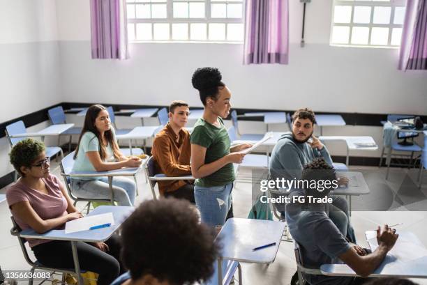 student reading aloud in the classroom - poetry stockfoto's en -beelden