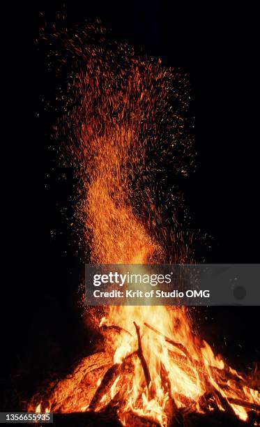 flame and spark on the fireplace - campfire no people stock pictures, royalty-free photos & images