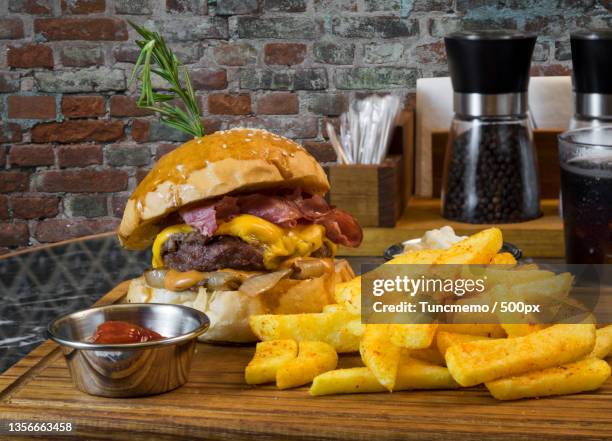 burger fries,close-up of burger and french fries on table - cheeseburger and fries stock-fotos und bilder