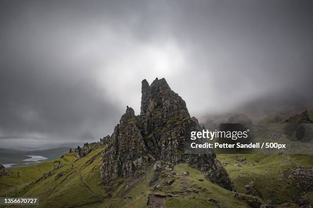 the highlands - old man of storr,skye,united kingdom,uk - old man of storr stock pictures, royalty-free photos & images