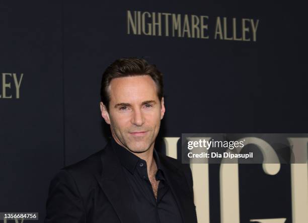 Alessandro Nivola attends "Nightmare Alley" World Premiere at Alice Tully Hall, Lincoln Center on December 01, 2021 in New York City.