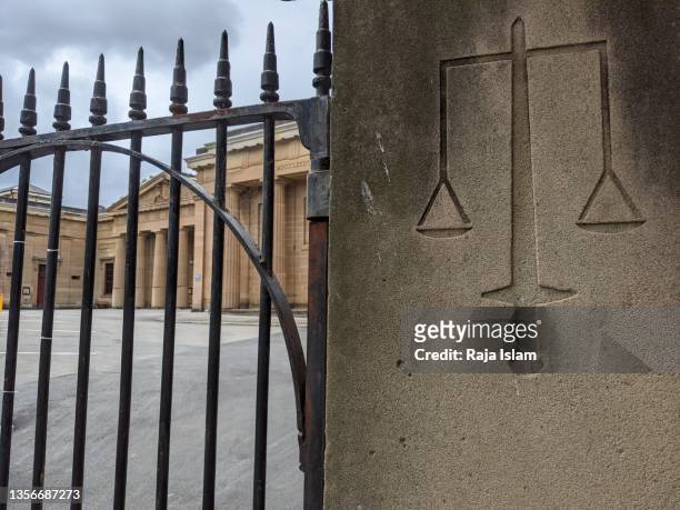 scales of justice - australian government stockfoto's en -beelden