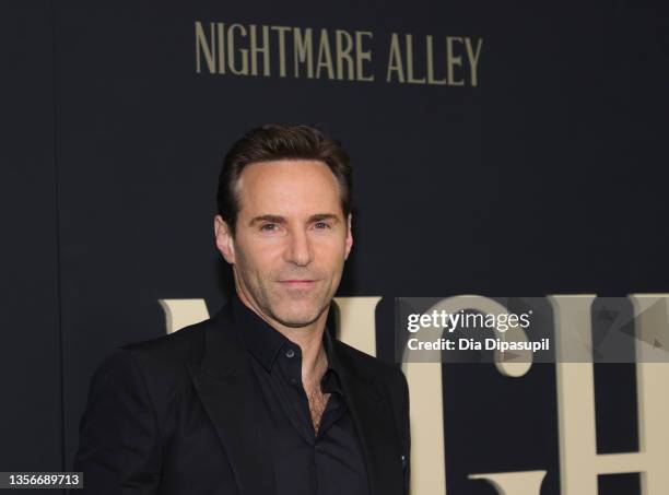 Alessandro Nivola attends "Nightmare Alley" World Premiere at Alice Tully Hall, Lincoln Center on December 01, 2021 in New York City.