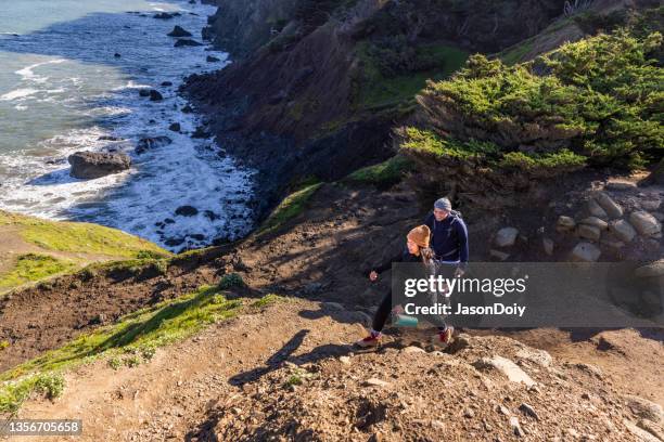 young couple hiking along coast - área da baía de san francisco imagens e fotografias de stock