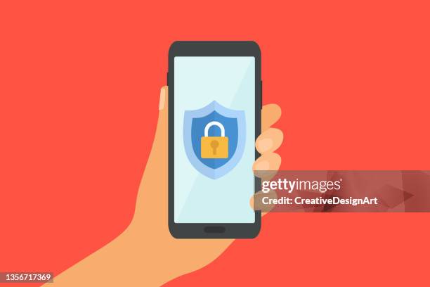 illustrations, cliparts, dessins animés et icônes de concept de sécurité mobile avec smartphone tenant la main humaine. bouclier avec icône de cadenas à l’écran. - antivirus software