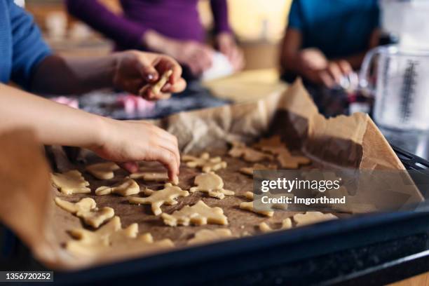 kids making cookies in kitchen - papel de cera imagens e fotografias de stock