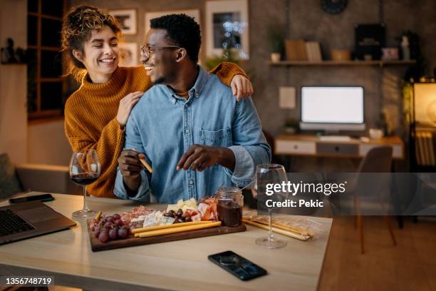 couple celebrating anniversary - boyfriend stockfoto's en -beelden