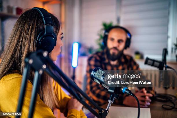woman interviewing a guest - television host stock pictures, royalty-free photos & images