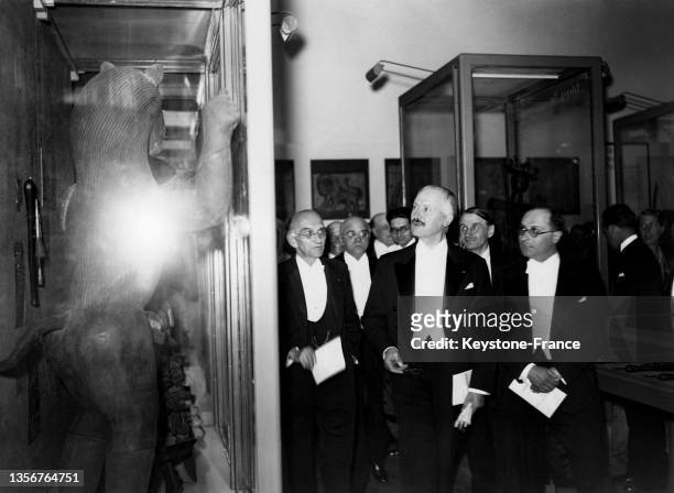Albert Lebrun et Jean Zay inaugurant le musée de l'Homme, le 21 juin 1938, à Paris.