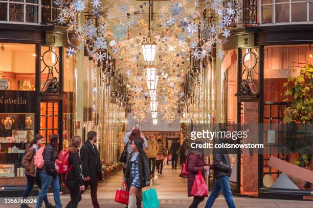people christmas shopping on city street in piccadilly, london, uk - burlington arcade stock pictures, royalty-free photos & images