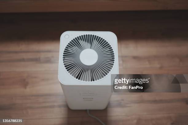 simple air purifier - filter and sort stockfoto's en -beelden