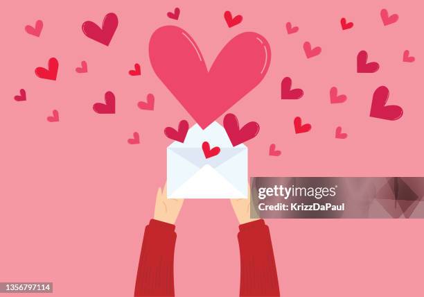 ilustrações, clipart, desenhos animados e ícones de carta de amor. mãos segurando um envelope e forma de coração. conceito de dia dos namorados - consolando