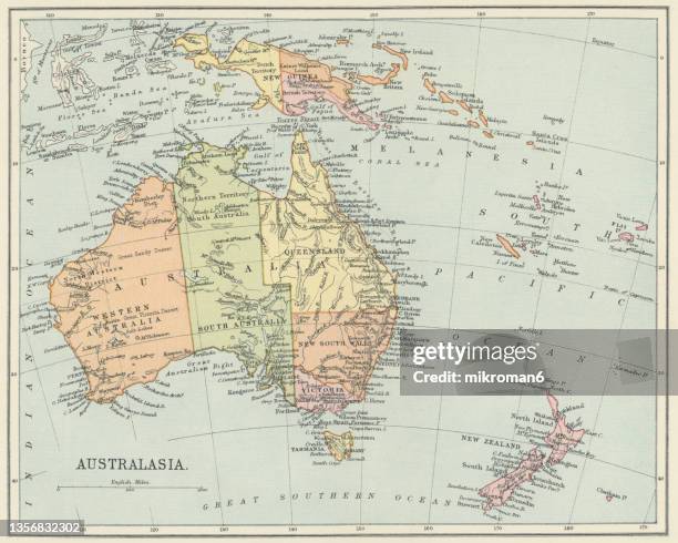 old map of australasia (australia, new zealand, the island of new guinea, and neighbouring islands in the pacific ocean) - pacific islands - fotografias e filmes do acervo