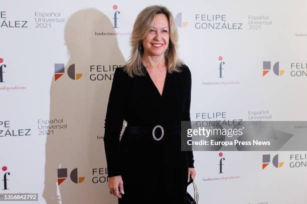 The former Minister of Foreign Affairs, Trinidad Jimenez, poses at the ceremony in which the former Prime Minister Felipe Gonzalez receives the...