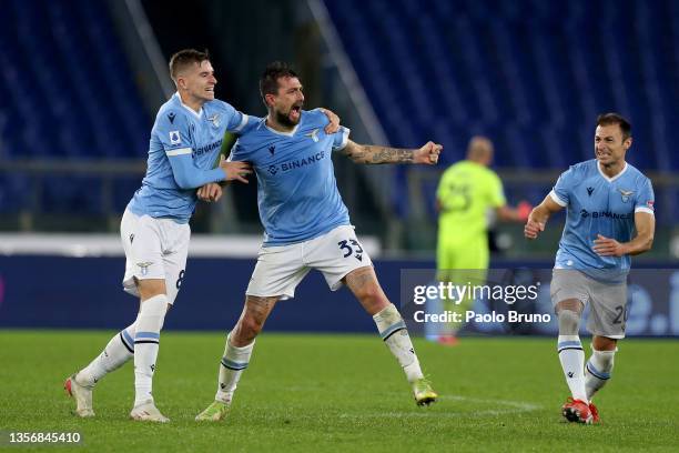 Francesco Acerbi of SS Lazio celebrates after scoring the fourth goal of his team with his teammates during the Serie A match between SS Lazio and...