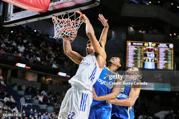 Walter Tavares of Real Madrid dunks during the Turkish Airlines EuroLeague match between Real Madrid and Maccabi Playtika Tel Aviv at Wizink Center...