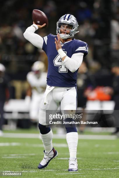 Dak Prescott of the Dallas Cowboys warms up before the game against the New Orleans Saints at Caesars Superdome on December 02, 2021 in New Orleans,...