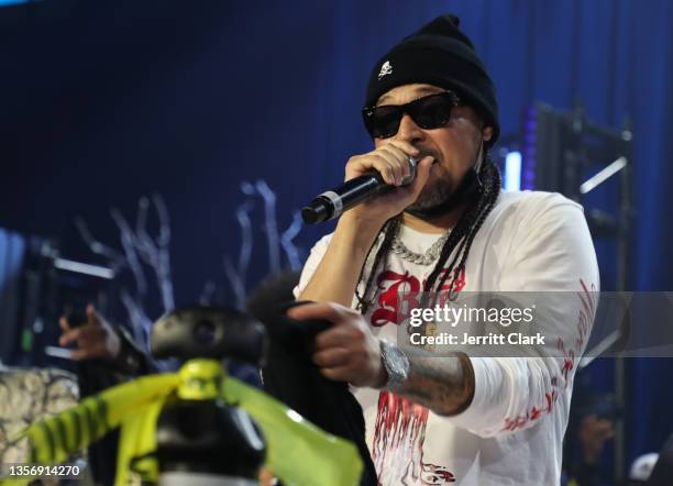 Bizzy Bone performs during VERZUZ Bone Thugs-N-Harmony And Three 6 Mafia at Hollywood Palladium on December 02, 2021 in Los Angeles, California.