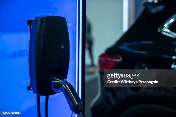 power supply connect to electric vehicle for charge to the battery - electric engine stock pictures, royalty-free photos & images