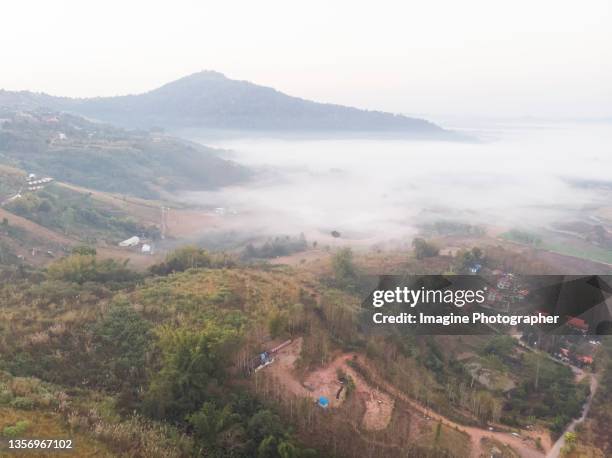 aerial view, beautiful mountains and mist on khao kho  phetchabun province. - 社会主義インターナショナル ストックフォトと画像