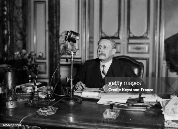 Appel radiophonique du président du Conseil des ministres Léon Blum pour l'emprunt pour la défense nationale, le 7 mars 1937, à Paris.