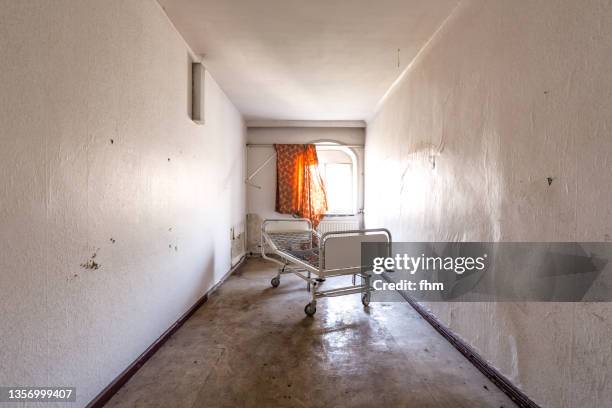 Rundown Hospital Photos et images de collection - Getty Images