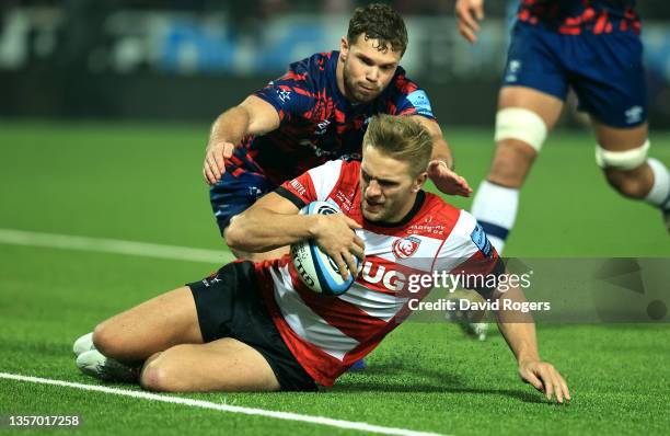 Chris Harris of Gloucester beats Henry Purdy to the ball to score their second try during the Gallagher Premiership Rugby match between Gloucester...