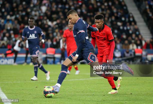 Kylian Mbappe of PSG, Hicham Boudaoui of Nice during the Ligue 1 Uber Eats match between Paris Saint-Germain and OGC Nice at Parc des Princes stadium...
