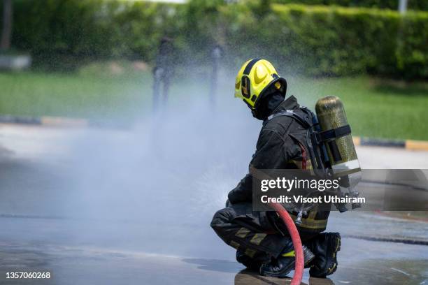 Fireman At Work Emergency Response Workplace Photos and Premium High Res Pictures ...