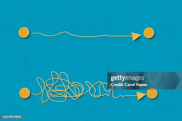 easy vs difficult, ways of problem solving / solution finding - plotting a path photos et images de collection