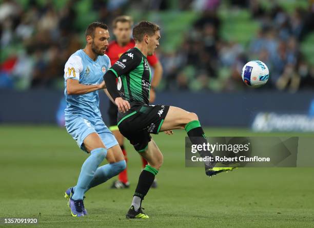 Neil Kilkenny of Western United controls the ball during the A-League Mens match between Melbourne City and Western United at AAMI Park, on December...