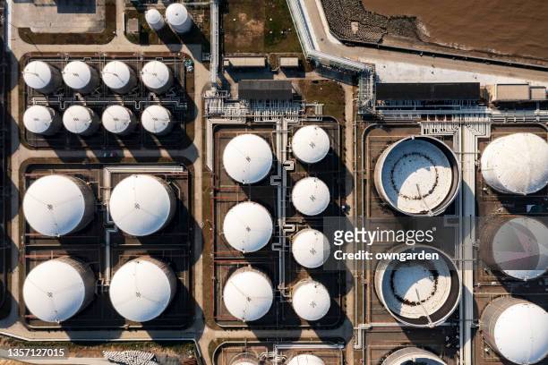 aerial view of oil refinery and fuel storage tanks - lng stock-fotos und bilder