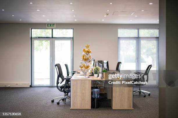 xmas tree on table in empty corporate office with nobody around - christmas tree close up stock pictures, royalty-free photos & images