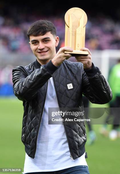 Pedri of FC Barcelona poses for a photo with the Kopa Trophy prior to the La Liga Santander match between FC Barcelona and Real Betis at Camp Nou on...