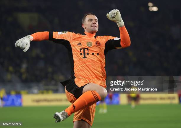 Manuel Neuer of Muenchen celebrates his team's second goal during the Bundesliga match between Borussia Dortmund and FC Bayern München at Signal...