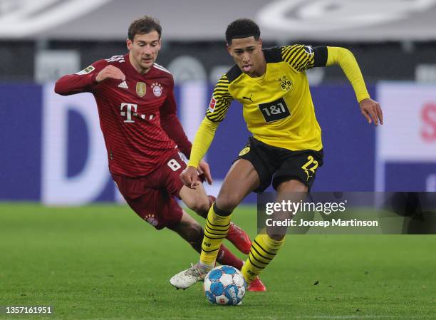Leon Goretzka of Muenchen challenges Jude Bellingham of Dortmund during the Bundesliga match between Borussia Dortmund and FC Bayern München at...